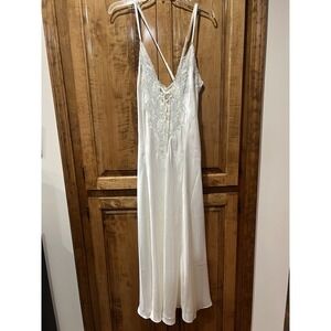 Victoria's Secret Ivory Bridal Long Nightgown Sleeveless Negligee Medium Silky